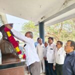 शिक्षण महर्षी कै.ज्ञानदेव मोहेकर यांच्या स्मृतीस कळंबमध्ये अभिवादन