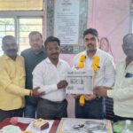 साक्षी पावनज्योत परिवाराकडून आगार व्यवस्थापक विजय घोलप यांचा मानाचा सत्कार