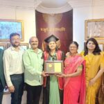 पोलीस कुटुंबातील दोन्ही मुली डॉक्टर;खामसवाडीचा उंचावला मान